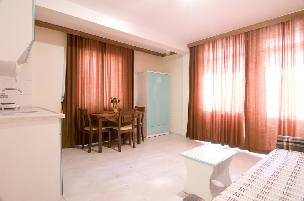 Altinbas Apart Hotel Kusadası Rum bild
