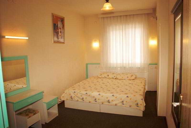 Altinbas Apart Hotel Kusadası Exteriör bild